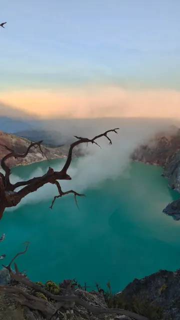 Lago nel cratere
