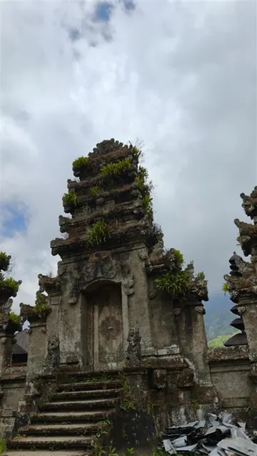 Tempio e scalinate